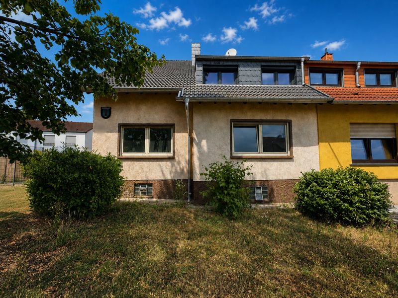 Doppelhaushälfte mit viel Potenzial – Ihr Rohdiamant zum individuellen Traumhaus